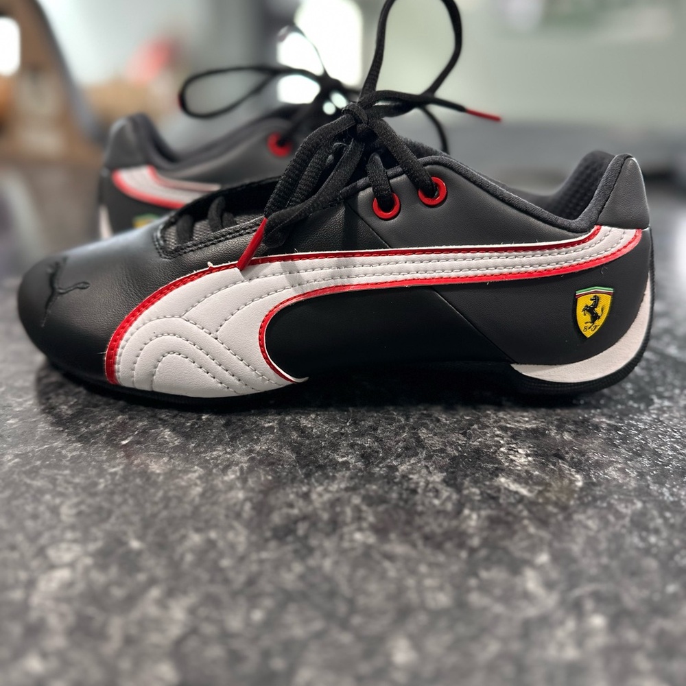 PUMA  Scuderia Ferrari Future Cat OG Motorsport Shoes Brand New Size 5.5 NEW